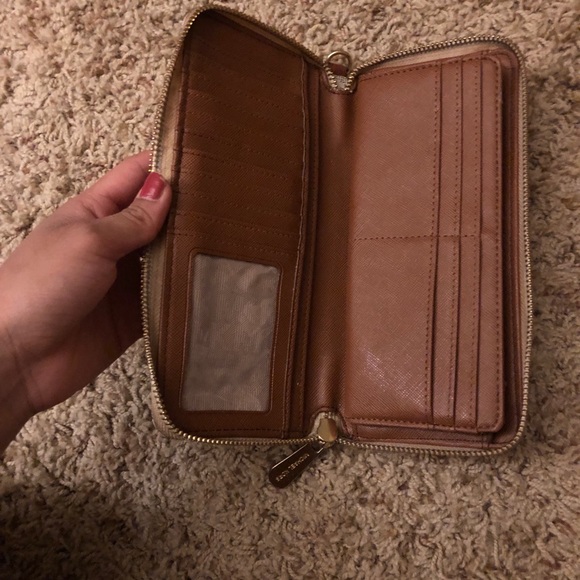 Michael Kors purse and matching wallet! - Picture 2 of 4